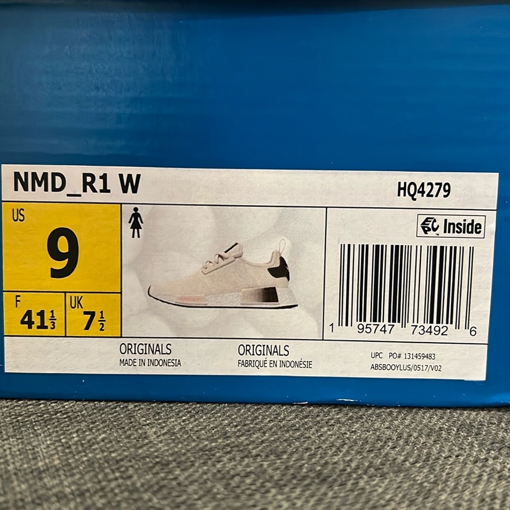 Women’s adidas shoes - Picture 3 of 3